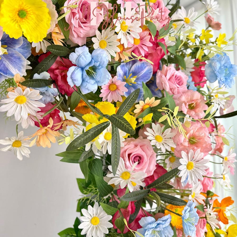 Wildflower Wedding Table Runner: Rustic Floral Arrangement
