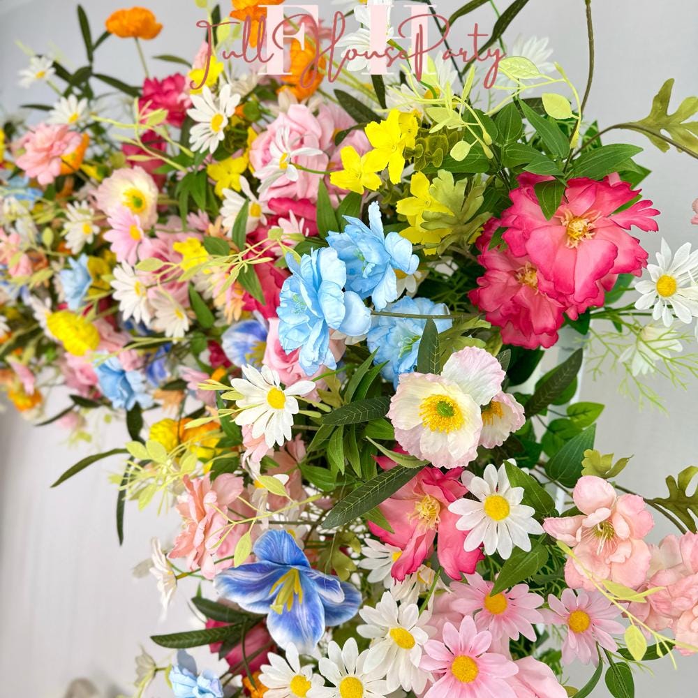 Wildflower Wedding Table Runner: Rustic Floral Arrangement